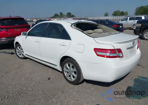 2011 Toyota Camry Le z USA, uszkodzony, nr VIN 4T4BF3EK2BR212575
